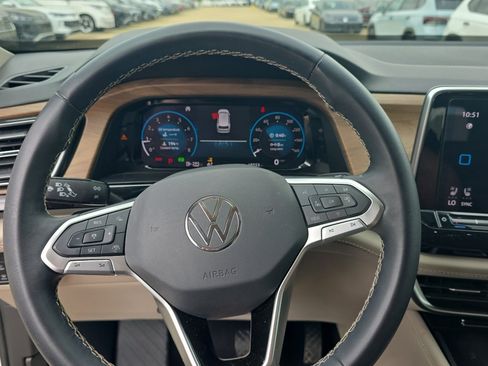 Used 2024 Volkswagen Atlas SE FWD image 11