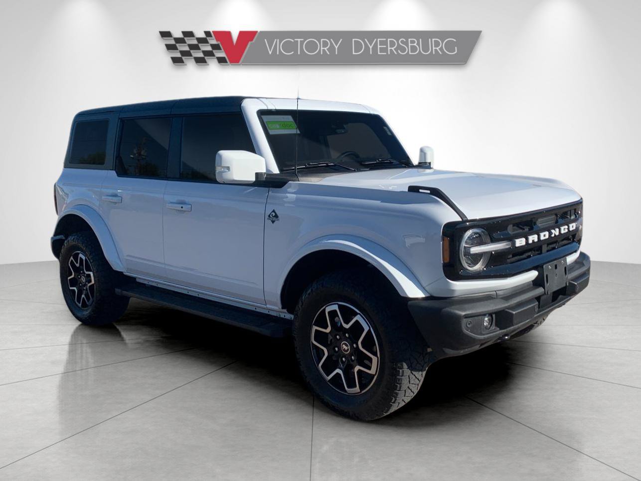 Used 2024 Ford Bronco Outer Banks AWD/4WD image 2