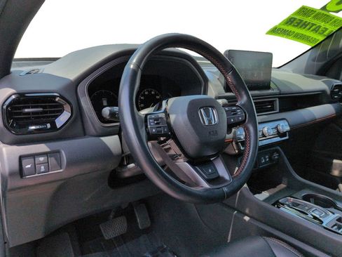 Used 2025 Honda Pilot TrailSport image 15