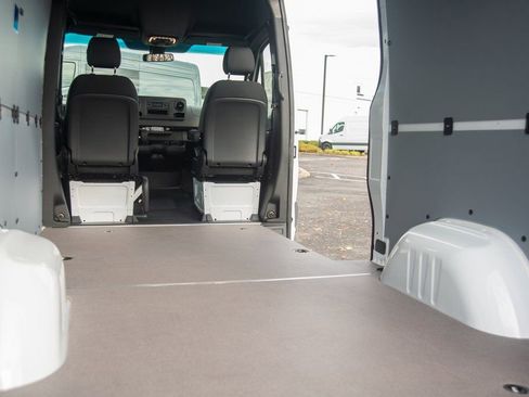 Used 2025 Mercedes-Benz Sprinter 2500 image 39