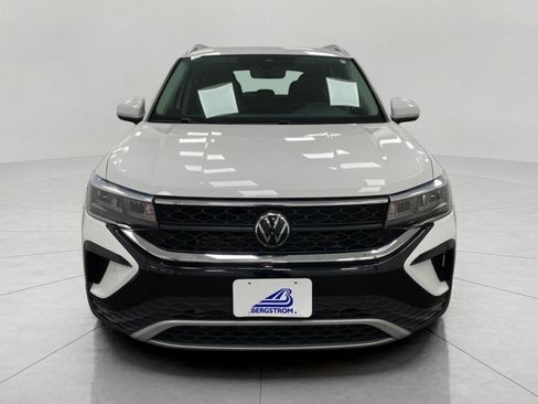 Used 2023 Volkswagen Taos SE w/ Panoramic Sunroof Package AWD/4WD image 10
