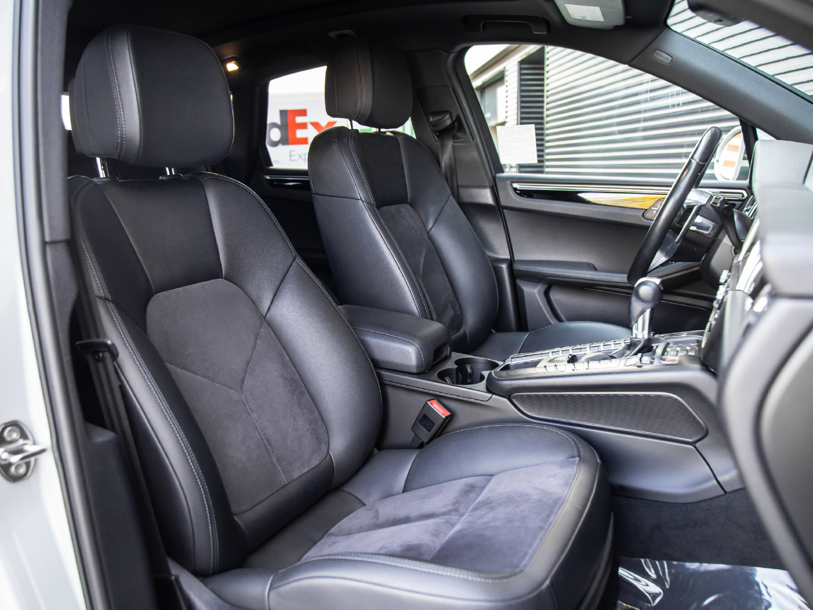 Used 2021 Porsche Macan AWD/4WD image 25