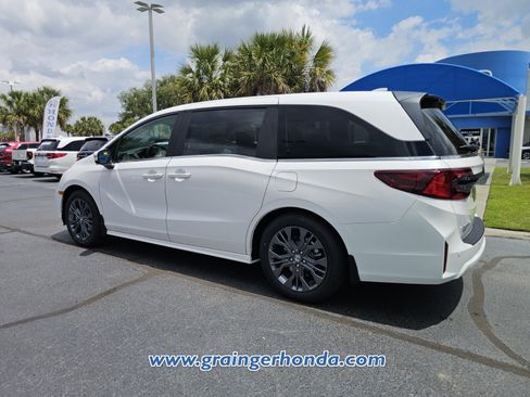 New 2026 Honda Odyssey Touring image 3