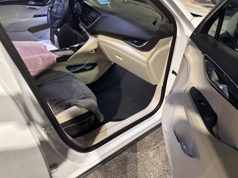 Used 2023 Buick Envision Essence image 10