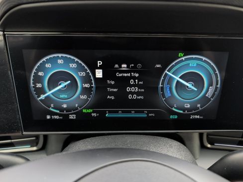 Used 2025 Hyundai Elantra SEL FWD image 11