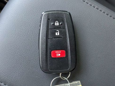 Used 2022 Toyota Prius FWD image 37