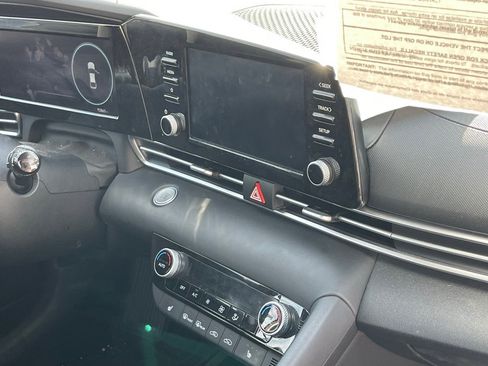 Used 2022 Hyundai Elantra SEL w/ Convenience + Premium Package image 6