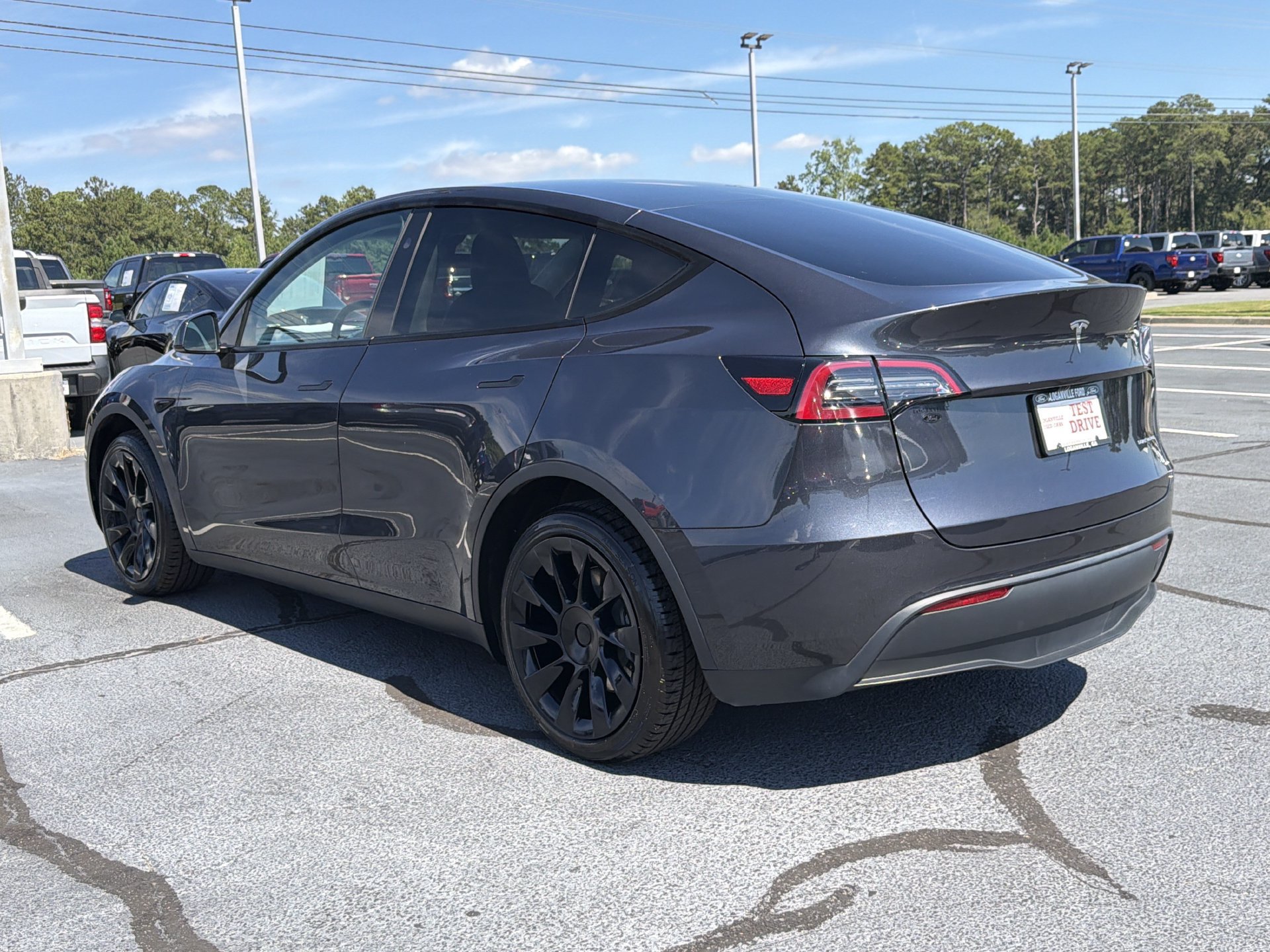 Used 2024 Tesla Model Y Long Range AWD/4WD image 23