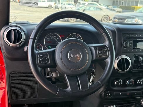 Used 2016 Jeep Wrangler Unlimited Sahara w/ Connectivity Group image 30