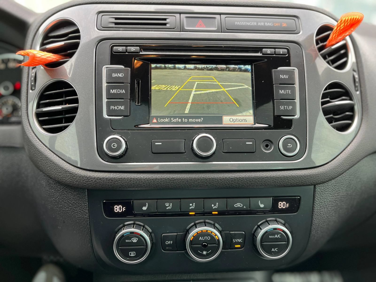Used 2013 Volkswagen Tiguan SEL FWD image 17