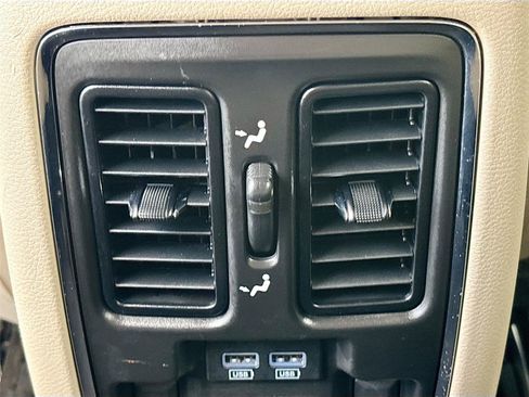 Used 2021 Jeep Grand Cherokee Limited w/ Premium Lighting Group AWD/4WD image 26