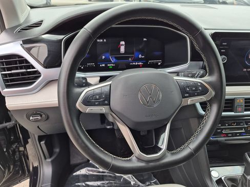 Used 2025 Volkswagen Taos SE AWD/4WD image 22