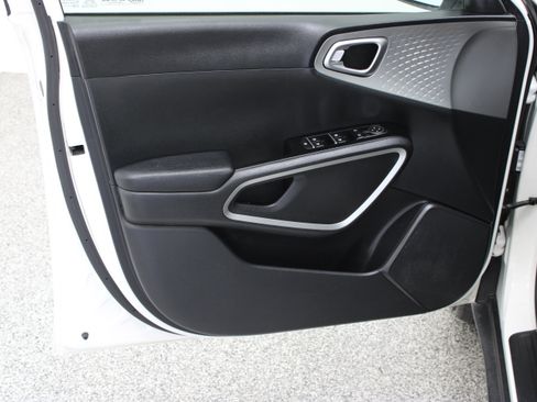 Used 2022 Kia Soul LX w/ Technology Package FWD image 12