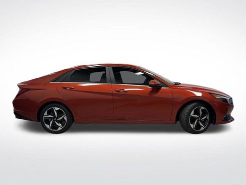 Used 2021 Hyundai Elantra Limited image 2