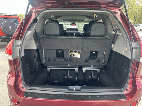 Used 2018 Toyota Sienna SE FWD image 15