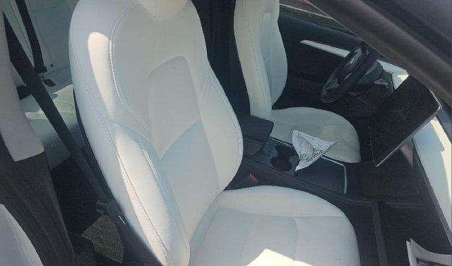 Used 2022 Tesla Model 3 Standard Range RWD image 2