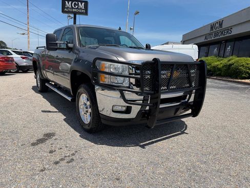 Used 2014 Chevrolet Silverado 2500 LT w/ Interior Plus Package AWD/4WD image 3
