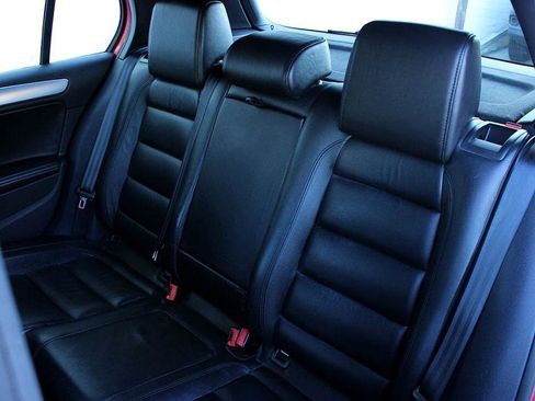 Used 2013 Volkswagen Golf R w/Sunroof & Navi image 17