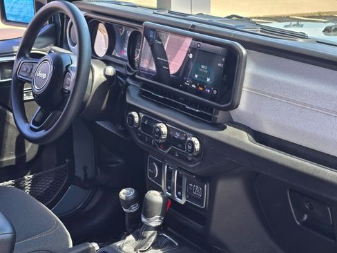Used 2025 Jeep Wrangler Sport AWD/4WD image 8