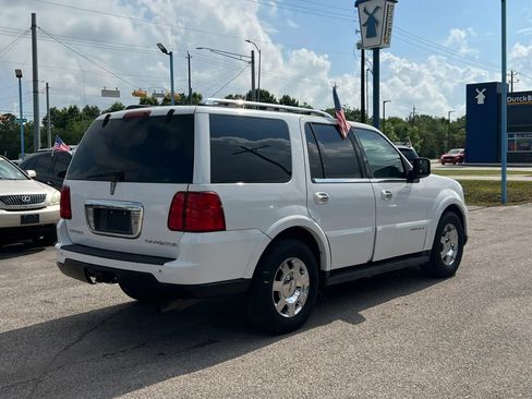 Used 2006 Lincoln Navigator Luxury RWD image 6
