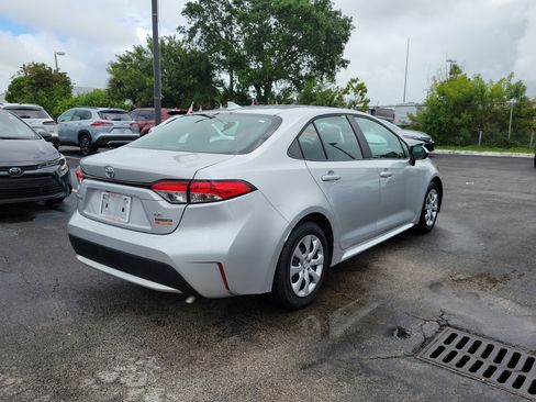 Used 2021 Toyota Corolla LE FWD image 12