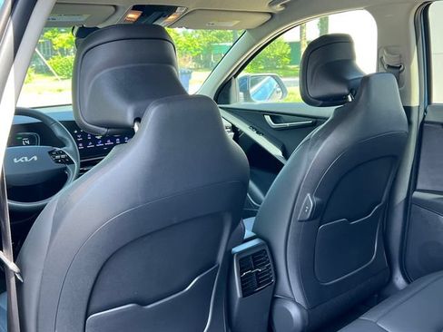 Used 2024 Kia Niro EX FWD image 32