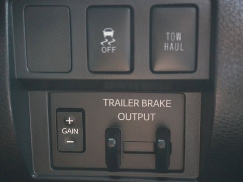 Used 2018 Toyota Tundra SR5 w/ SR5 Upgrade Package image 23