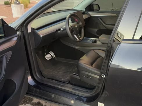 Used 2025 Tesla Model Y Performance AWD/4WD image 4