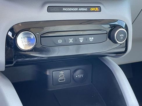 Used 2025 Ford Escape SE FWD image 20