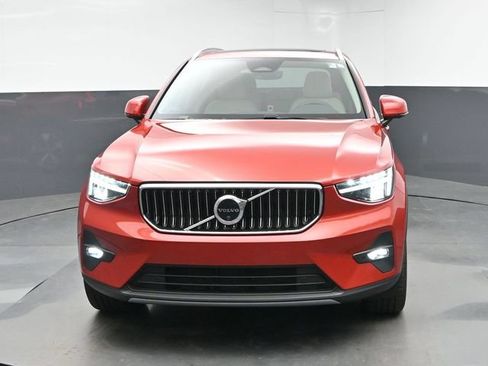 Used 2025 Volvo XC40 B5 Plus AWD/4WD image 3