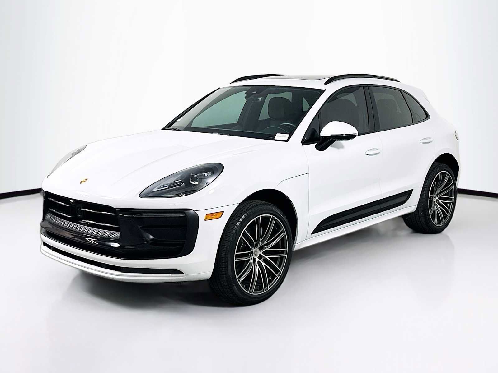 Certified 2025 Porsche Macan AWD/4WD image 1