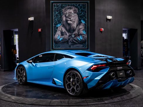 Used 2023 Lamborghini Huracan Tecnica image 3