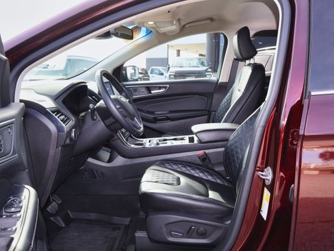 Used 2024 Ford Edge Titanium image 10