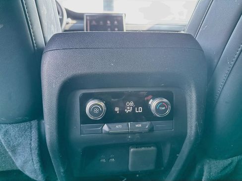 Used 2025 GMC Acadia Elevation w/ Elevation Premium Package FWD image 21