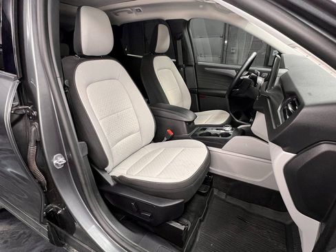 Used 2025 Ford Escape Active w/ Active Premium Tech Pack image 4