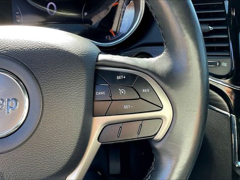 Used 2019 Jeep Grand Cherokee Limited image 21