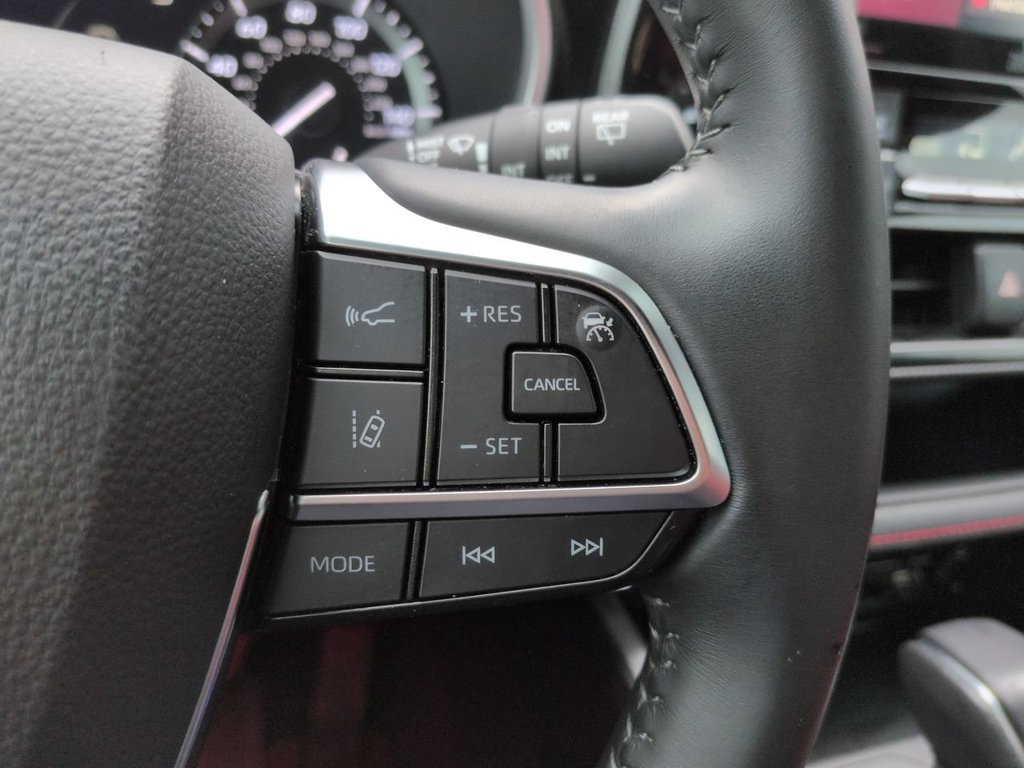 Used 2021 Toyota Highlander XSE FWD image 27