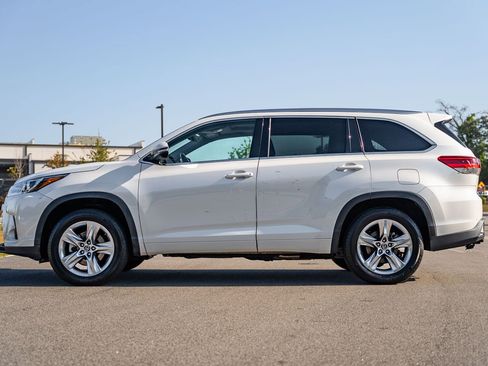 Used 2017 Toyota Highlander Limited image 4