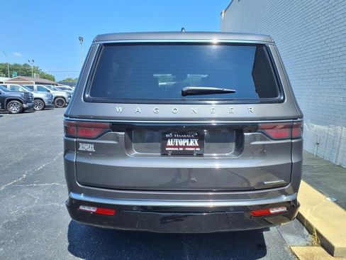 Used 2024 Jeep Wagoneer L Series II w/ Premium Group I AWD/4WD image 4