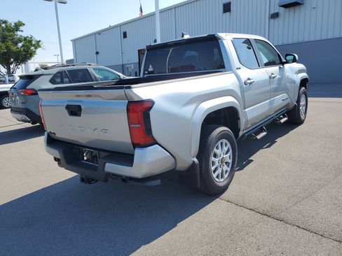 Used 2026 Toyota Tacoma SR5 AWD/4WD image 4