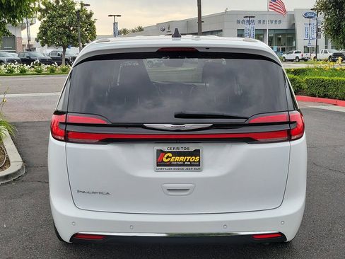 Used 2023 Chrysler Pacifica Touring-L image 24