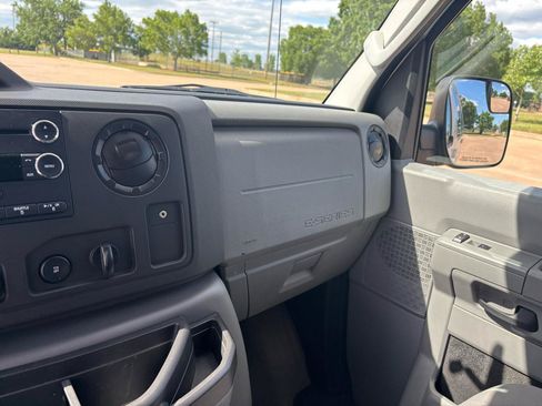 Used 2014 Ford E-350 and Econoline 350 XLT RWD image 18