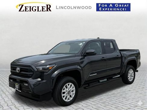 Used 2025 Toyota Tacoma SR5 AWD/4WD image 2