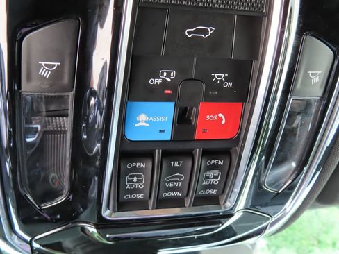 Certified 2023 Jeep Grand Cherokee Overland w/ Adv Protech Group III AWD/4WD image 15