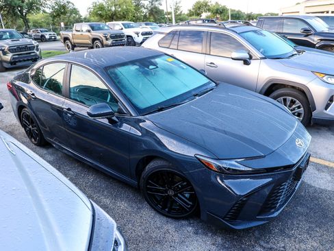 Used 2026 Toyota Camry SE FWD image 4