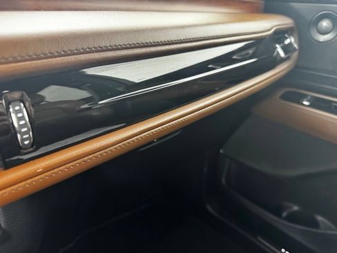 Used 2020 Lincoln Aviator Reserve w/ Equipment Group 201A AWD/4WD image 16