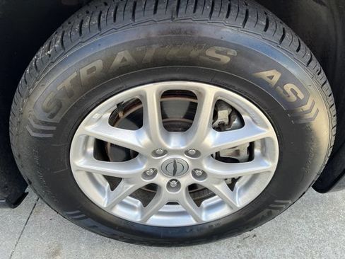 Certified 2023 Chrysler Pacifica Touring-L FWD image 8