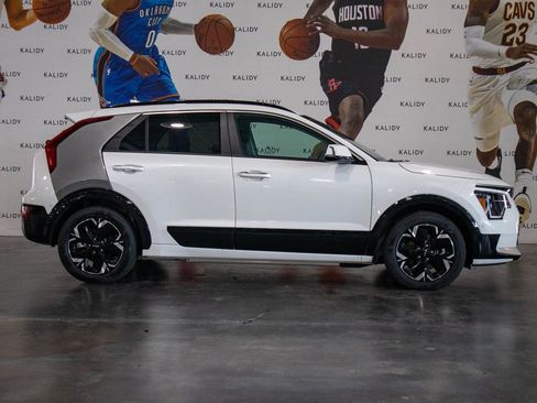 New 2023 Kia Niro Wave FWD image 19