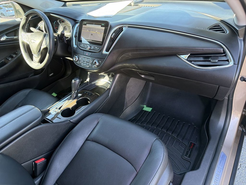 Used 2018 Chevrolet Malibu Premier w/ Premier Sun and Wheel Package FWD image 31