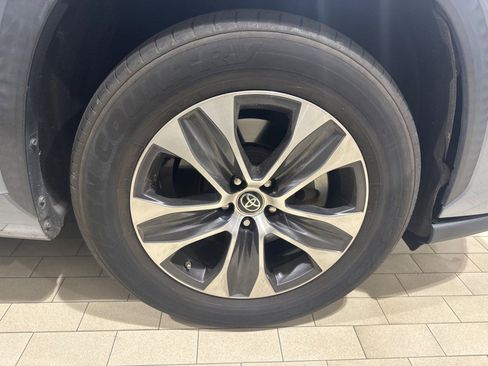Used 2022 Toyota Highlander XLE FWD image 51
